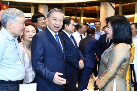 Đ/C TỔNG BÍ THƯ TÔ LÂM CÙNG ĐOÀN ĐẠI BIỂU LÃNH ĐẠO ĐẢNG, NHÀ NƯỚC THĂM GIAN HÀNG HANEL